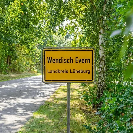 Nice apartment in Wendisch Evern with 2 Bedrooms&WiFi Buitenkant foto